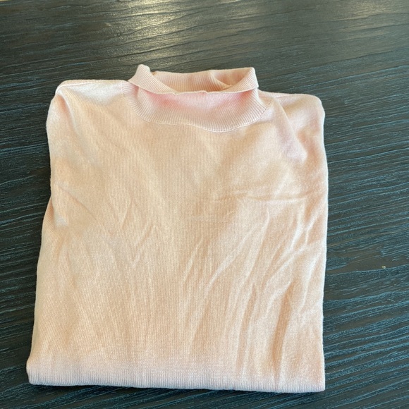 RW & Co. ladies oversized mock turtleneck sweater in size medium. - Picture 5 of 9